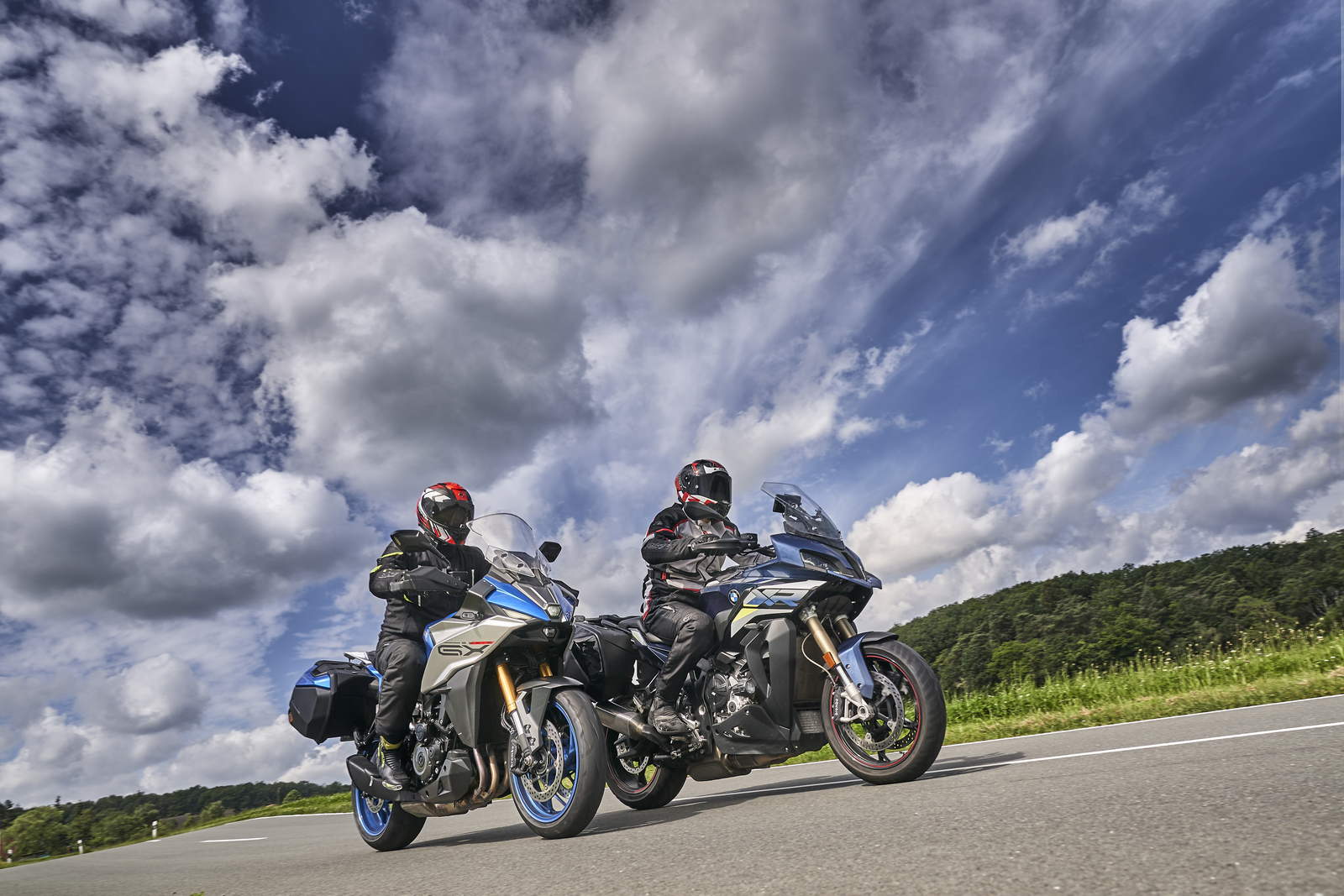 BMW S 1000 XR vs Suzuki GSX 1000 GX